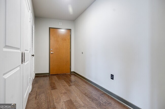 Building Photo - 923 Peachtree Rd NE