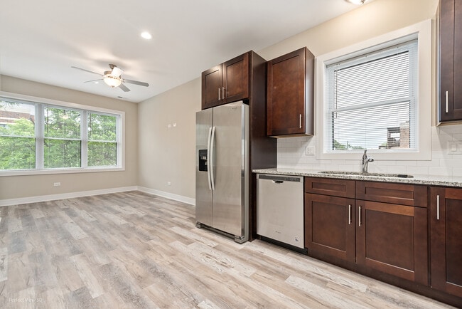 Building Photo - 6530 S Maryland Ave