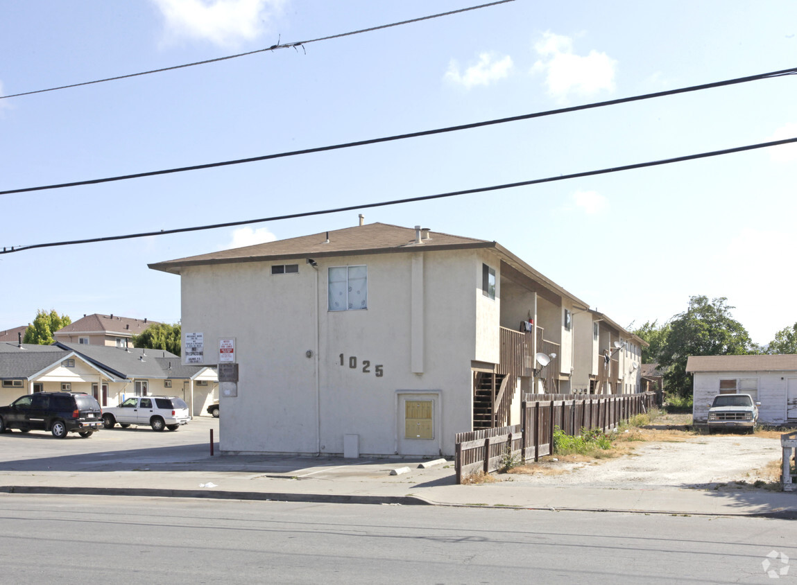 Foto del edificio - 1025 E Laurel Dr