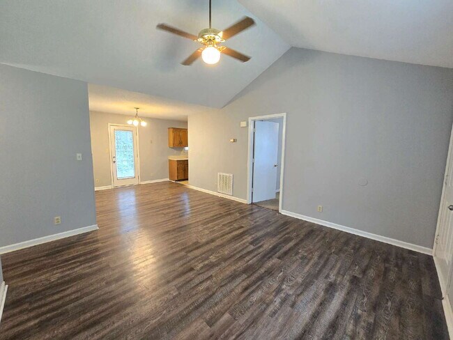 Building Photo - 572 Danielle Dr