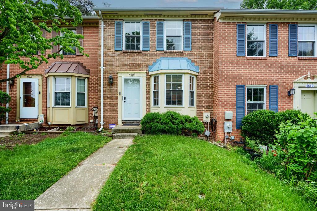 Foto principal - 6608 Ducketts Ln
