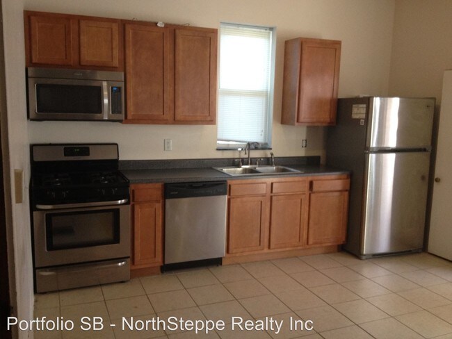 Foto del edificio - 1379 Forsythe Ave