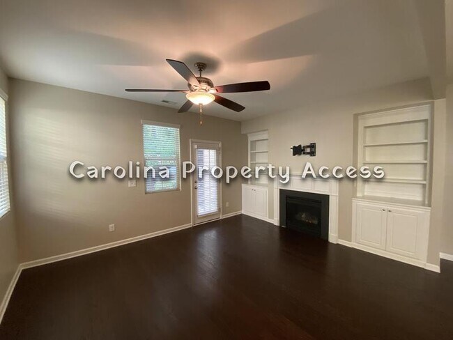 Foto del edificio - 724 Wickham Ridge Rd