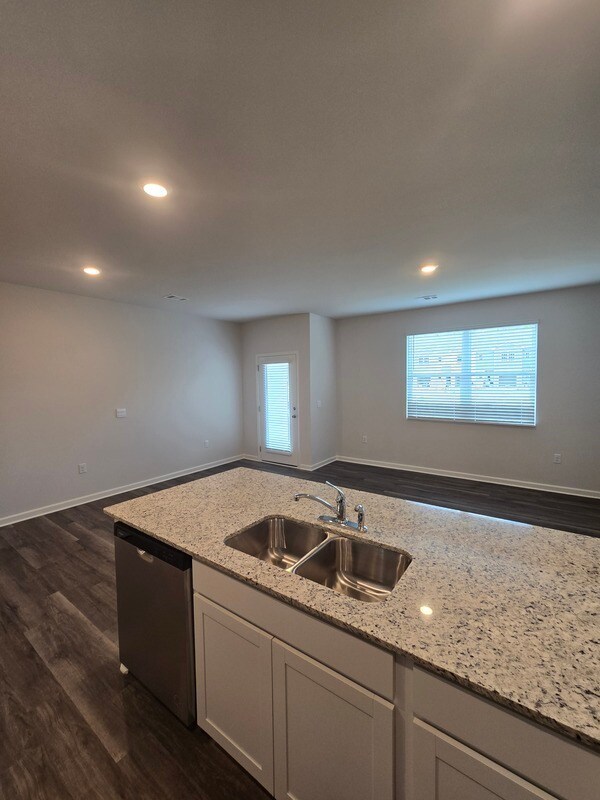 Building Photo - 12 Sweetspire Dr