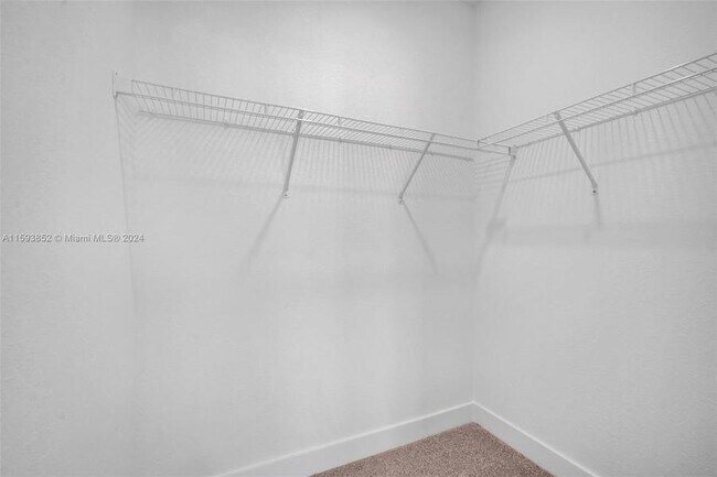 Building Photo - 142 SW 171st Ave