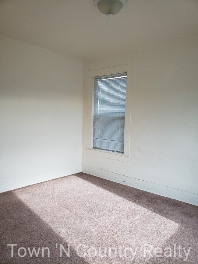 Foto del edificio - Charming 3 BR 1 BA On Large Lot!