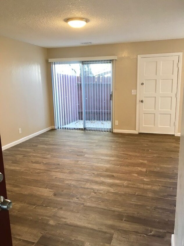 Foto principal - Great 2 bed, 1.5 bath Condo in Vallejo - C...