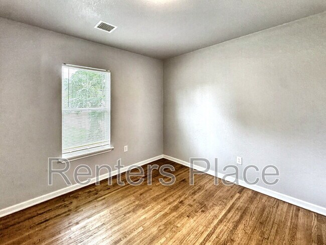 Foto del edificio - 739 N Birmingham Pl