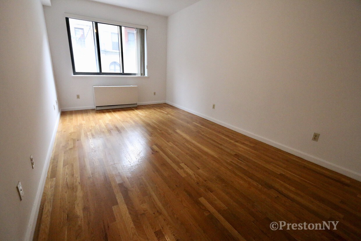 Primary Photo - 229 E 13th St