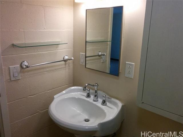 Building Photo - 1643 Clark St