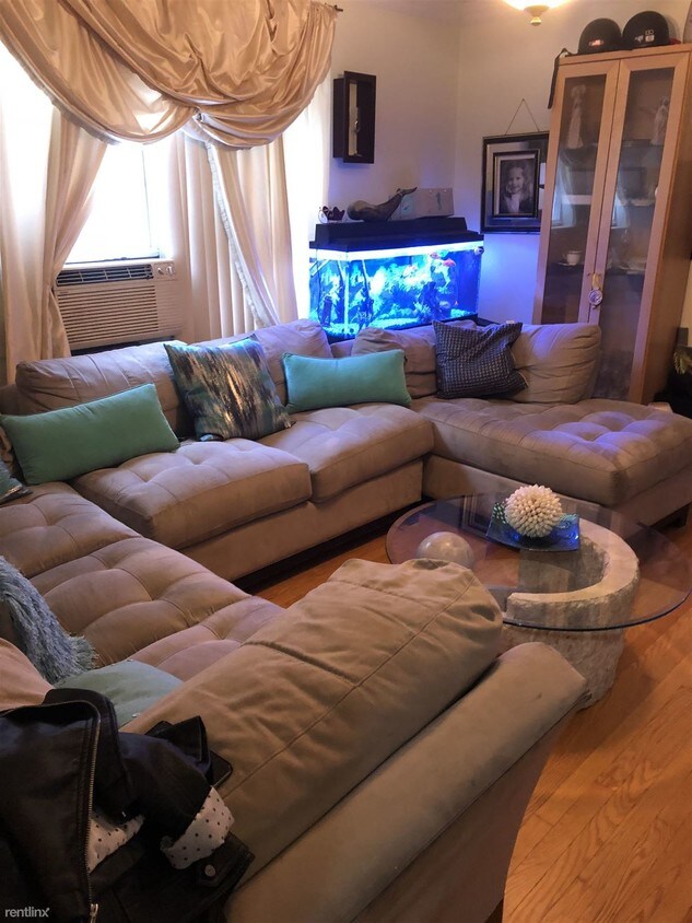 2 br, 1 bath - 7734 74th St - 2 br, 1 bath  - 7734 74th St