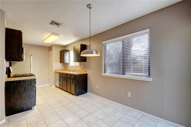 Building Photo - 8605 Soho Dr