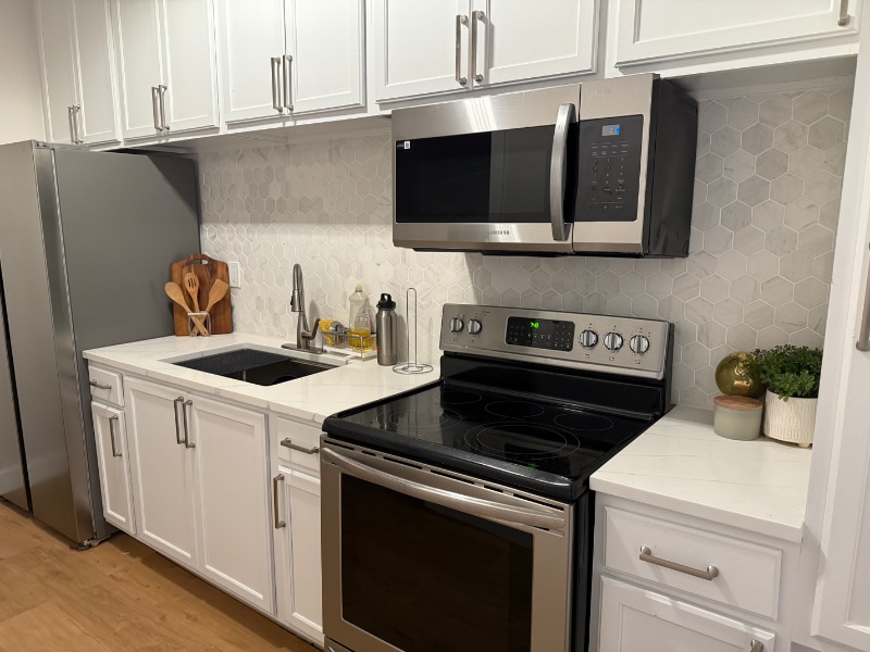 Photo - 893 Parsons St SW