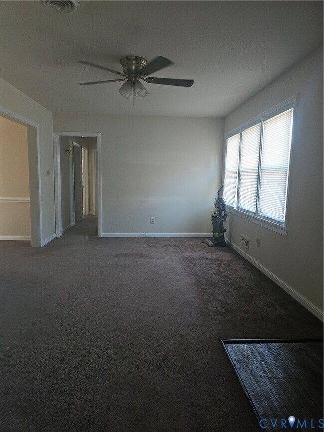 Foto del edificio - 1207 Blue Jay Ln