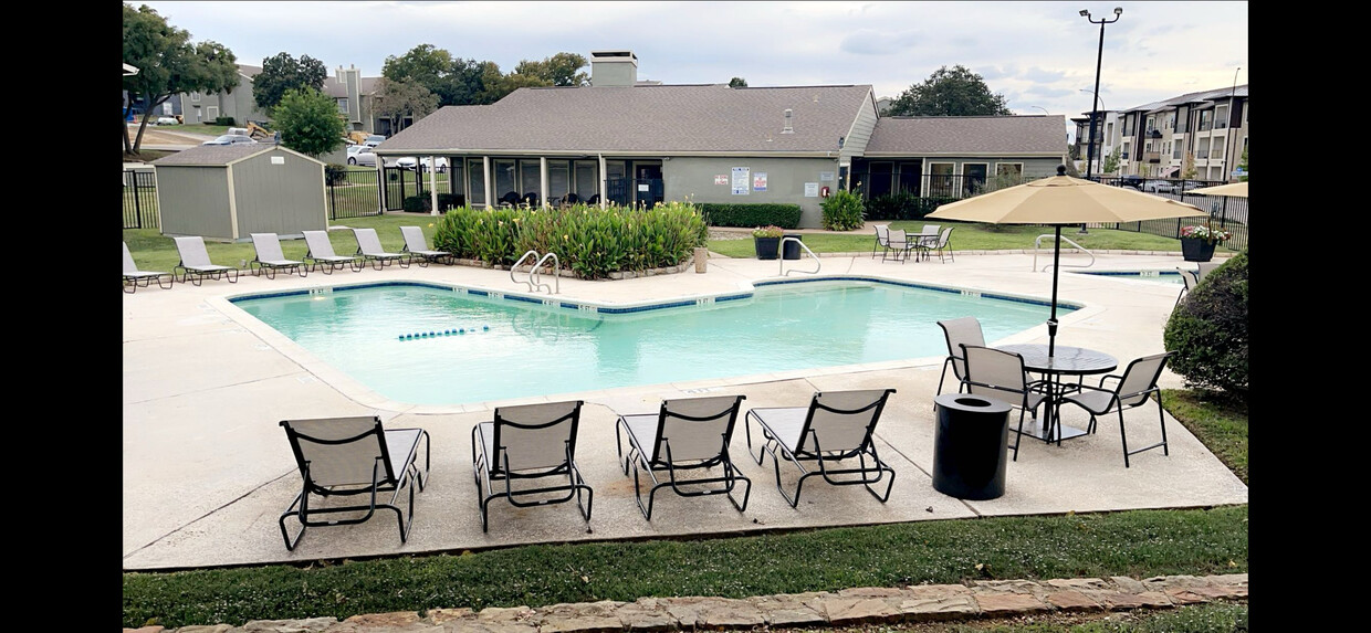 Beautiful relaxing pool - Hidden Valley Arlington