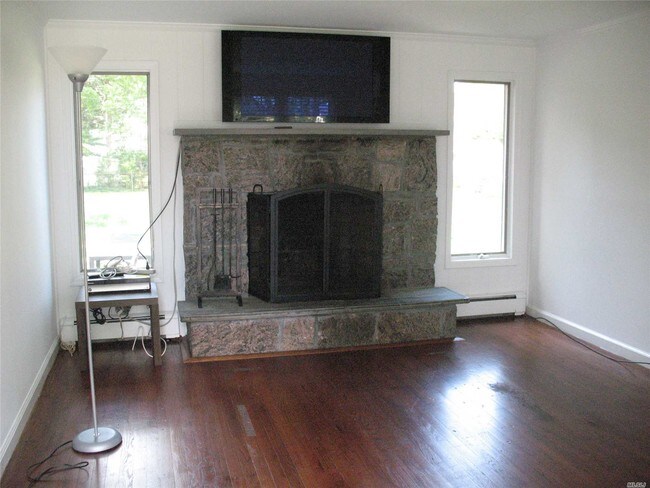 Building Photo - 724 Chester Rd