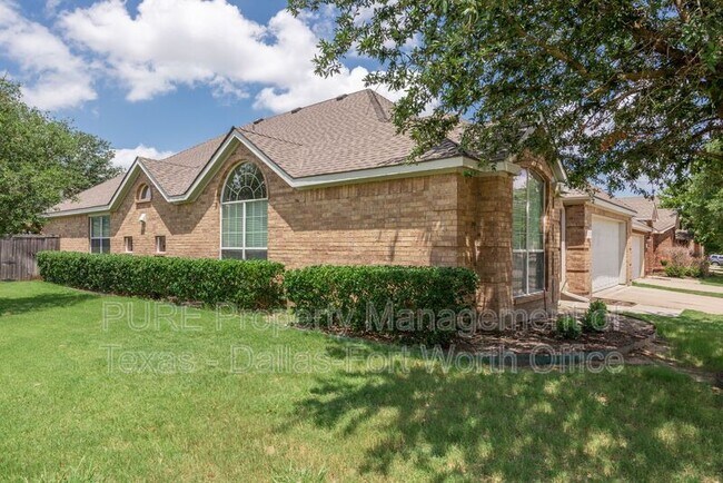 Foto del edificio - 8232 Livingston Ln