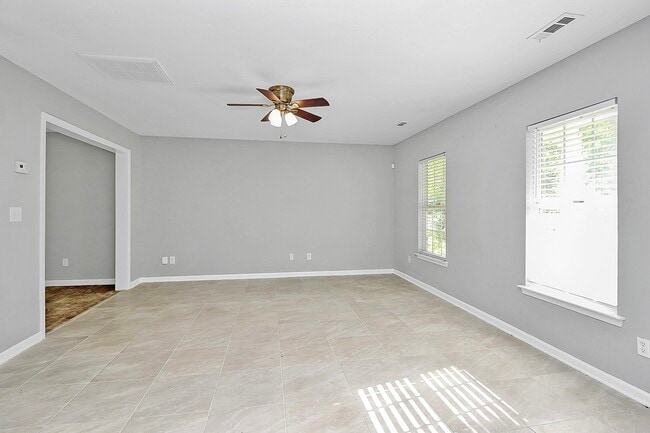 Building Photo - 5750 Laborde Ave
