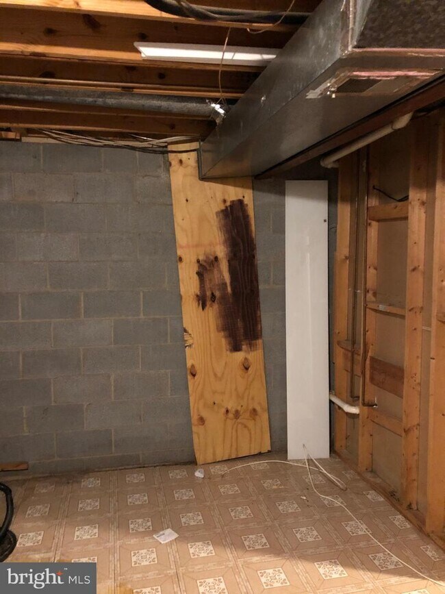Building Photo - 12365 Quail Woods Dr