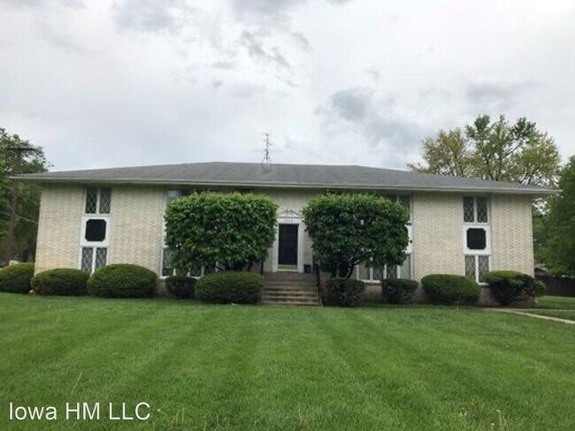Building Photo - 5902-5906 Hickman Rd