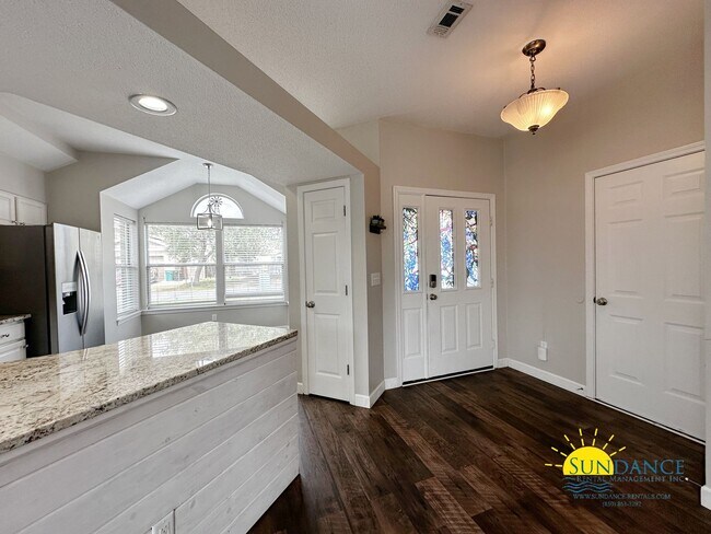 Building Photo - Renovated 3 Bedroom Home in Fort Walton Beach!