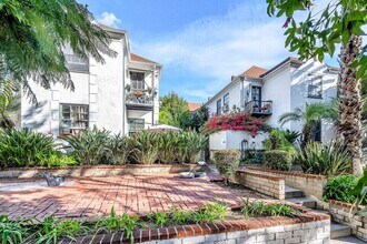 Building Photo - 1354 Havenhurst Dr