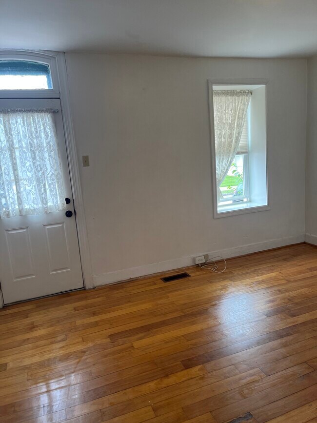 Building Photo - 53 E Wood St