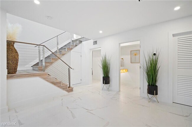 Foto del edificio - 3 br, 4.5 bath House - 607 SE 6th St