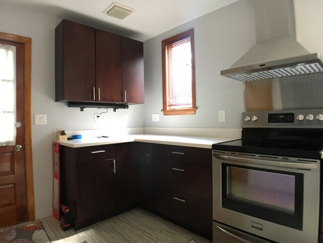 Building Photo - 155 Willow Ave