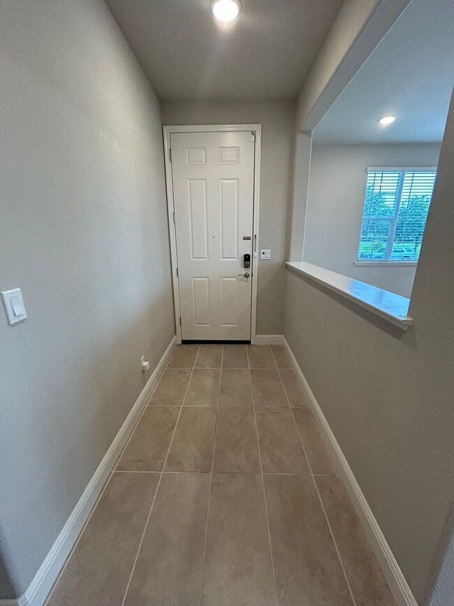 Building Photo - Stone Creek Home