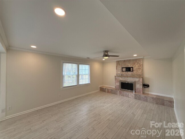 Foto del edificio - 7318 Connan Ln