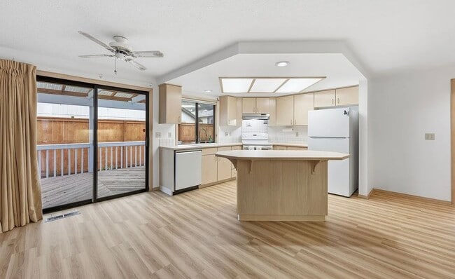 Building Photo - READY FOR MOVE IN NOW