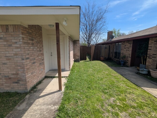 Building Photo - 2410 Cordoba Dr