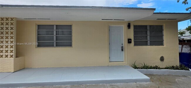 Foto del edificio - 23 NW 32nd Ct