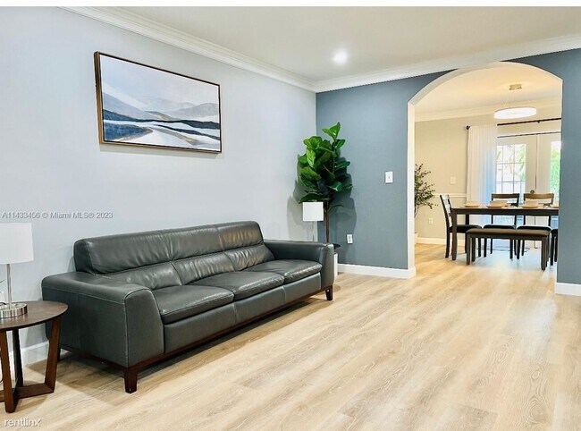 Foto del edificio - 3 br, 2 bath House - 20501 NW 18th Ave