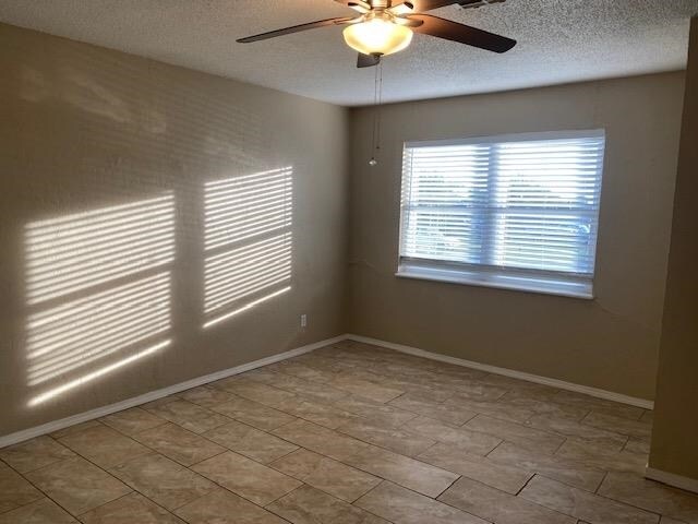 Foto del edificio - 6708 SW Forest Cir