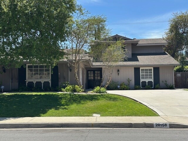 Foto principal - 20158 Barnard Ave