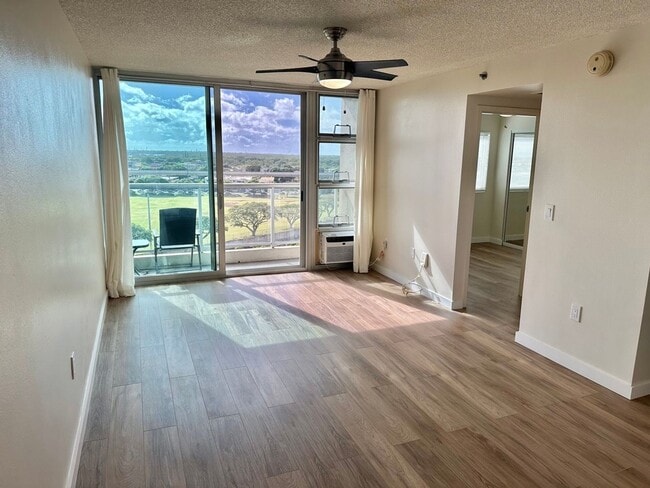 Building Photo - Kauolu Building of Plantation Town/2 BR/1 BA/1 PK