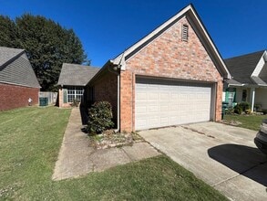 Building Photo - 830 Grant Dr
