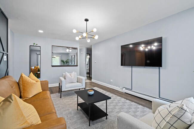 Foto del edificio - 5745 Circle Dr