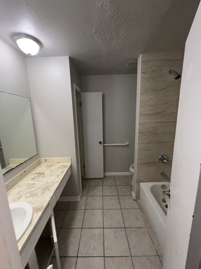 Building Photo - 10507 Offer Dr