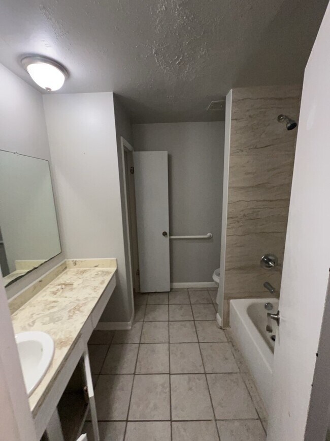 Foto del edificio - 10507 Offer Dr