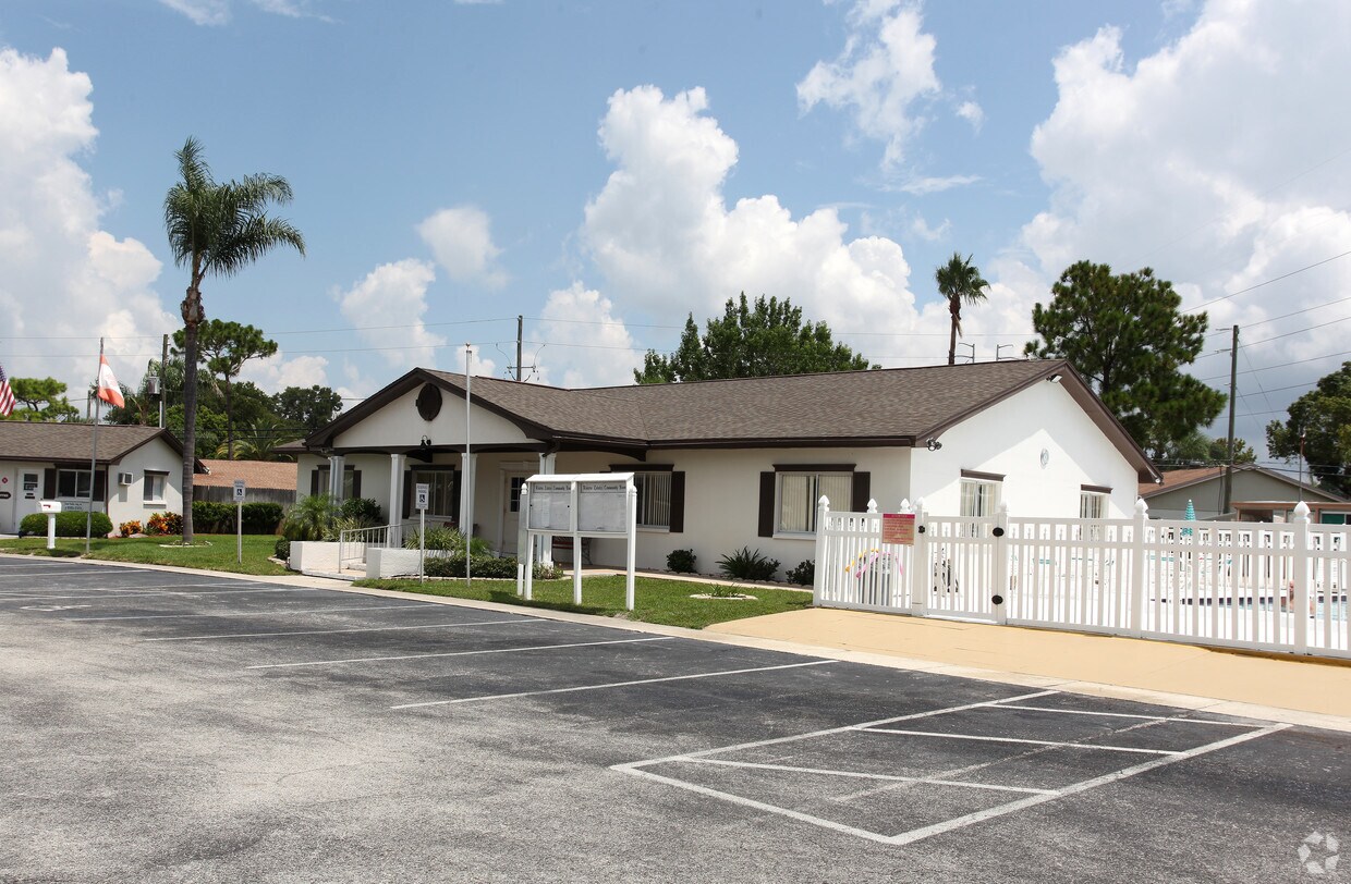 Riveria Mobile Home Estates Apartments in Clearwater, FL
