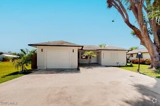 Building Photo - 2250 Bahama Ave