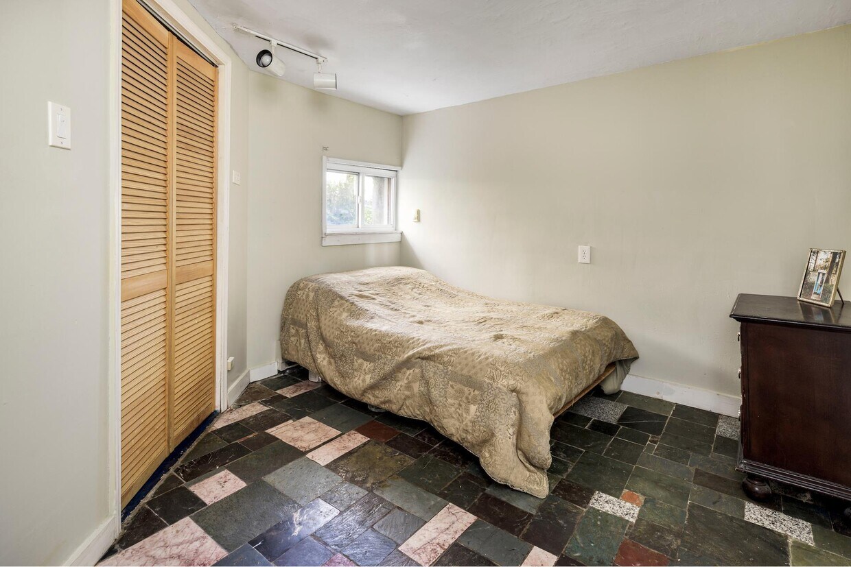 433 Beach 63rd St Unit 2, Queens, NY 11692 Room for Rent in Queens