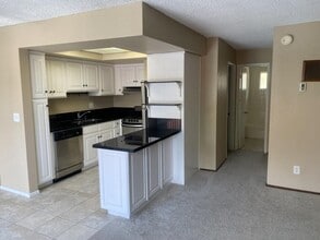 Building Photo - 7555 Linda Vista Rd