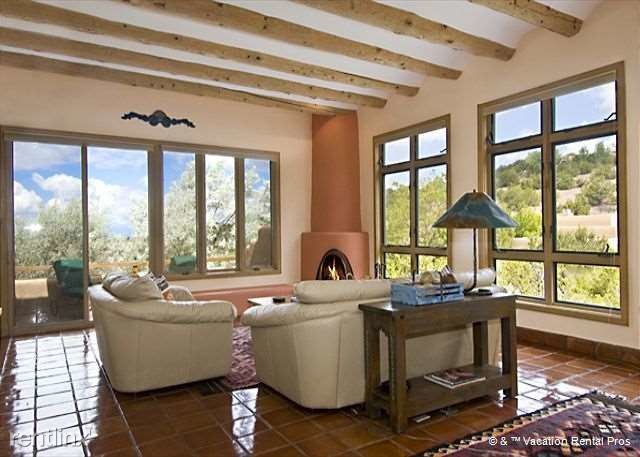 Building Photo - 860 Camino Chaco