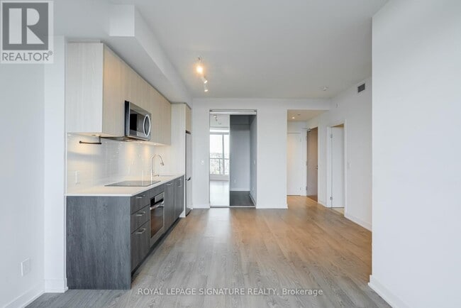 Building Photo - 1926 Lake Shore Blvd W