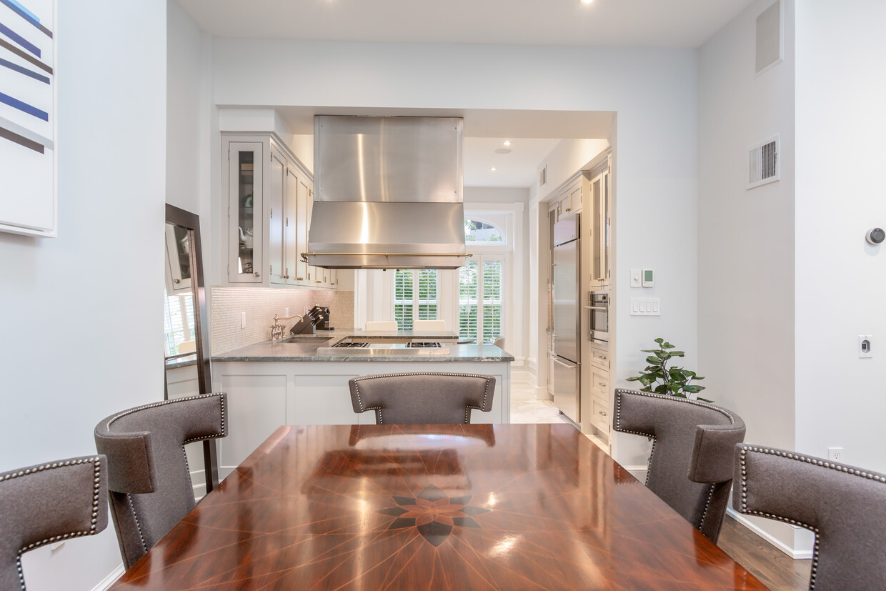 Foto principal - 1008 22nd Street NW