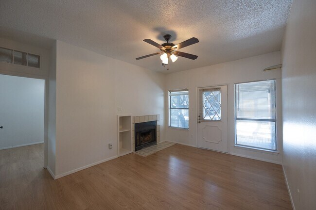 Foto del edificio - PRE-LEASE 2025/2026: ONE MONTH FREE!!! Opt...